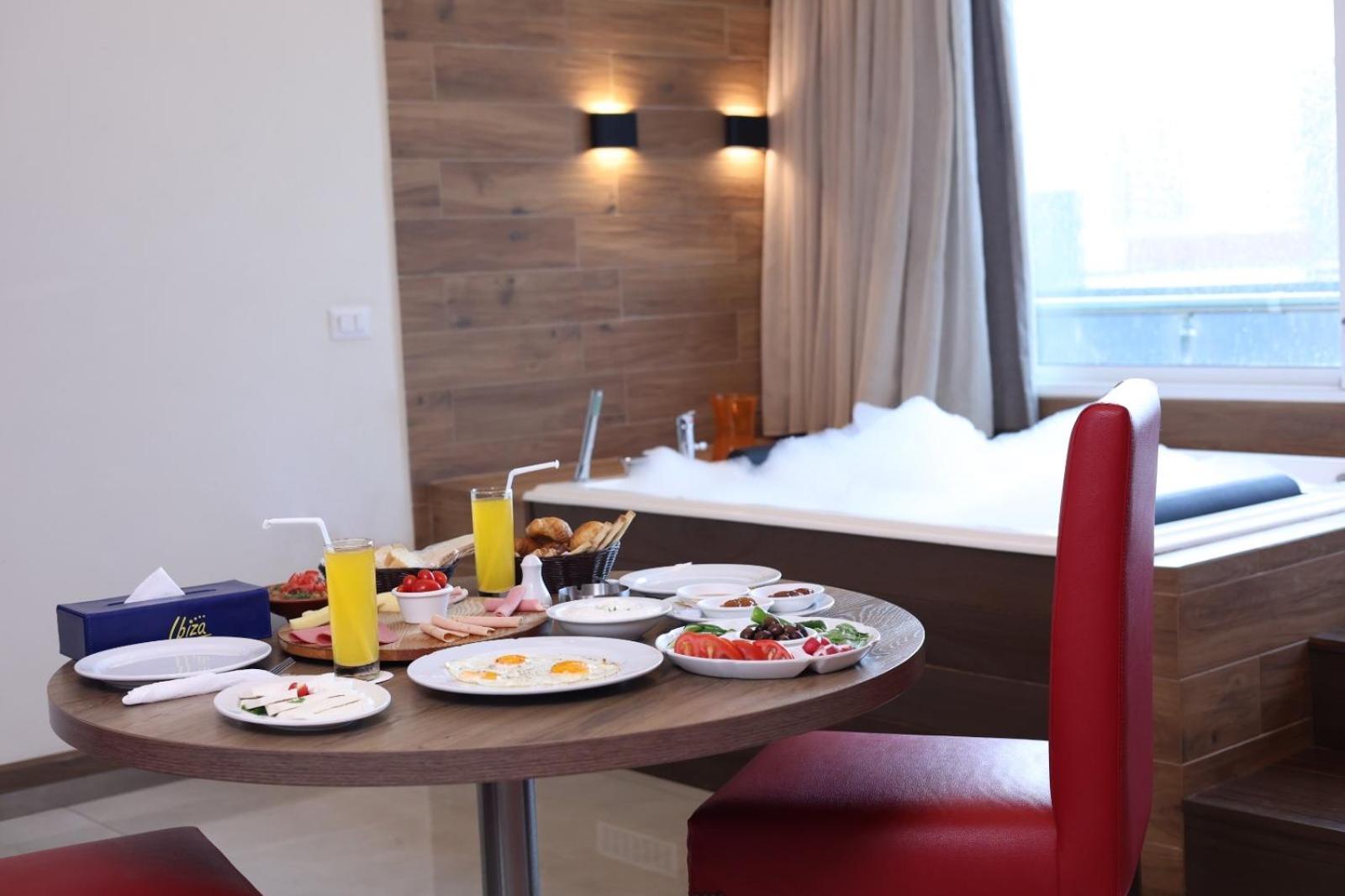 Ibiza Hotel Jounieh Εξωτερικό φωτογραφία