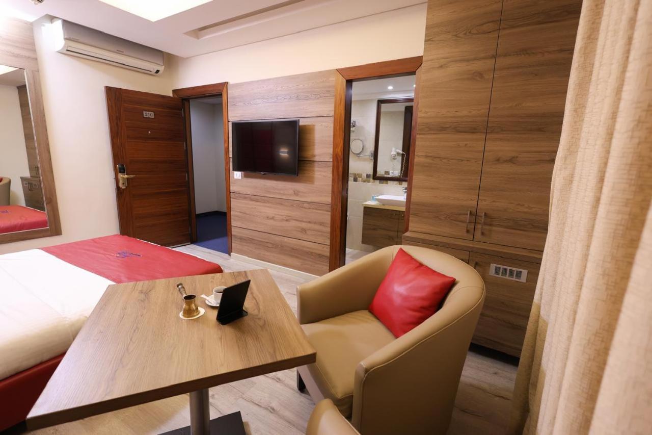 Ibiza Hotel Jounieh Εξωτερικό φωτογραφία